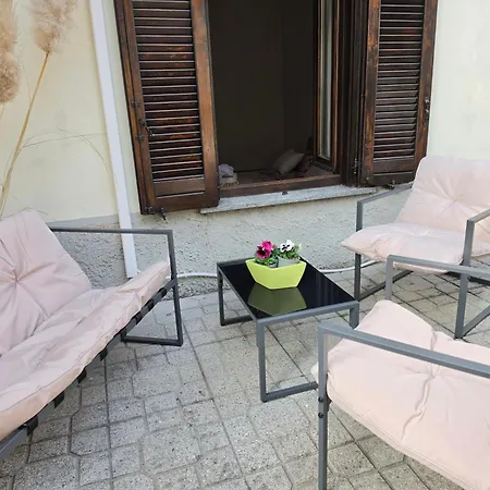 Charming With Private Patio Near Swiss Border And Transport - Daisy, Loggiadeifiori Como